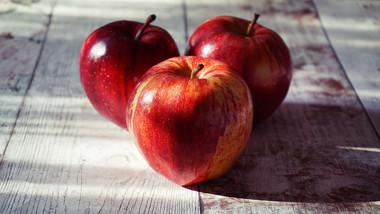Red apples on wooden floor; Photo by Pexels, Suzy Hazelwood